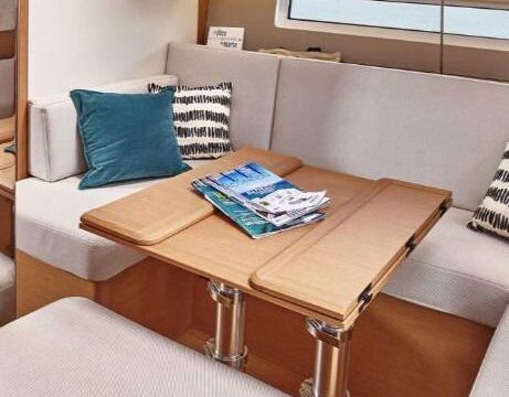 Sailboat Sun Odyssey 440 13.39m