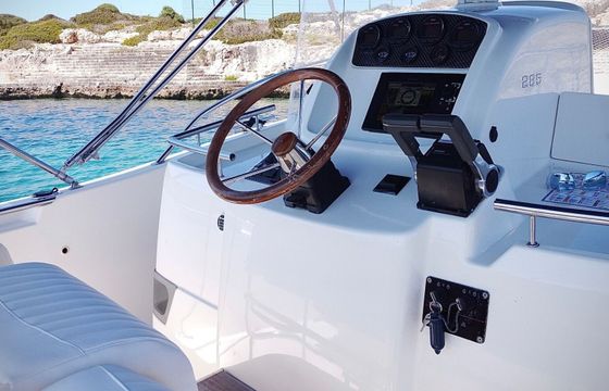 Motorboat Kelt White Shark 285 450hp