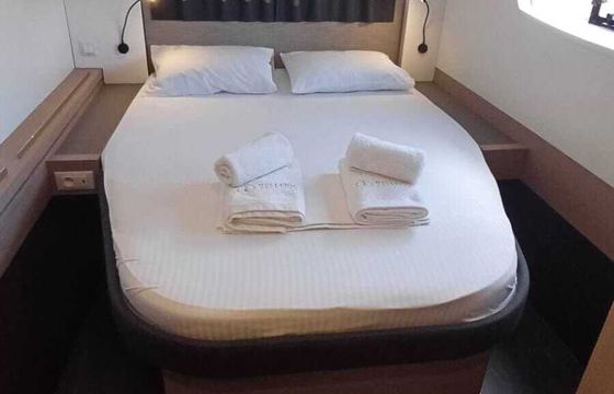 Catamaran Fountaine Pajot Astréa 42 12m