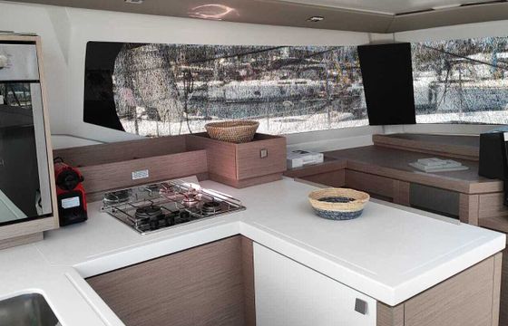 Catamaran Fountaine Pajot Astréa 42 12m