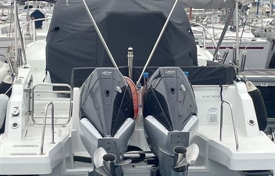 Motorboat JEANNEAU CAP CAMARAT 9.0 225hp