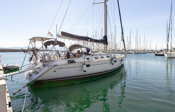 Sailboat Beneteau Oceanis 45 14m