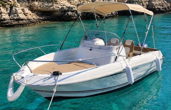Motorboat Jeanneau Cap Camarat 5.5 Cc 100hp