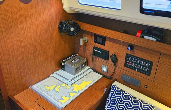 Sailboat Oceanis 40.1 12m