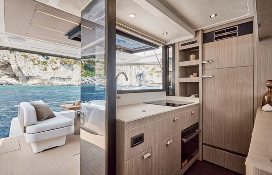 Motor yacht Jeanneau Prestige F4.9 900hp
