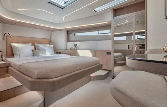 Motor yacht Jeanneau Prestige F4.9 900hp