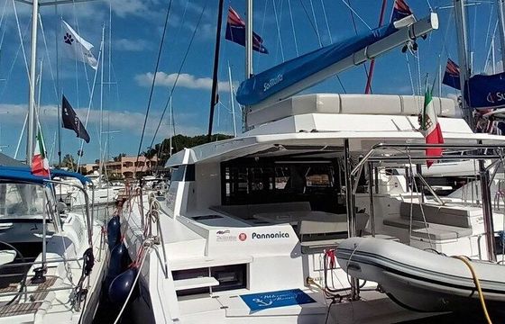 Catamaran Leopard 50 15.4m