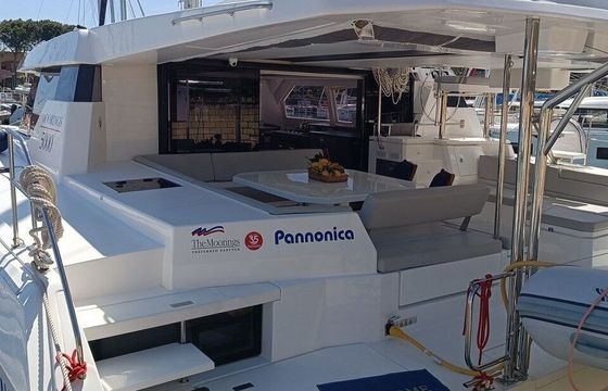 Catamaran Leopard 50 15.4m