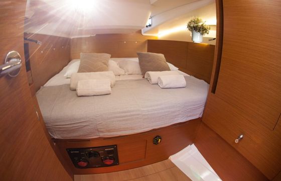 Sailboat Jeanneau Sun Odyssey 490 14.42m