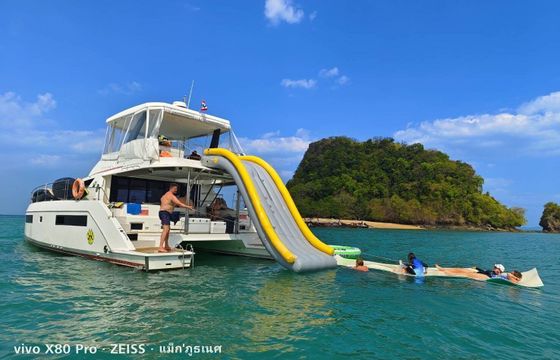 Catamaran Leopard - Robertson &amp; Caine Leopard 43 13m