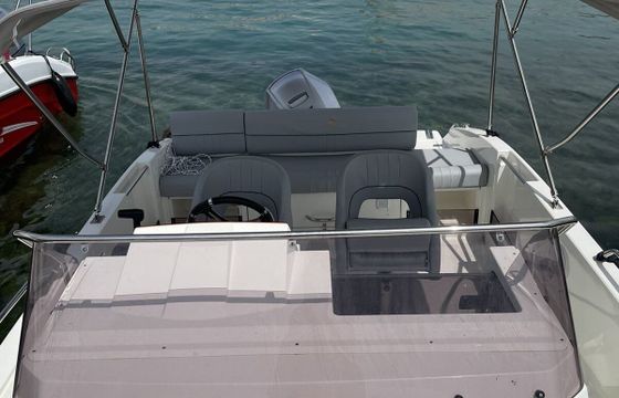 Motorboat Atlantic Marine Sun Cruiser 630 150hp