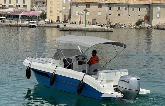 Motorboat Atlantic Marine Sun Cruiser 630 150hp