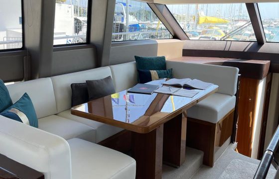 Motor yacht Princess 64 fly 2000hp