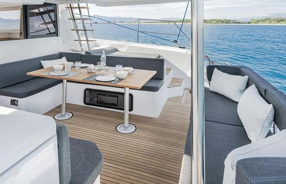 Catamaran STGI Aventura 37 10.9m