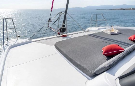 Catamaran STGI Aventura 37 10.9m