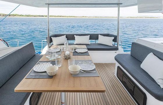 Catamaran STGI Aventura 37 10.9m