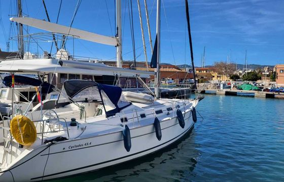 Sailboat Beneteau Cyclades 43.4 12.94m