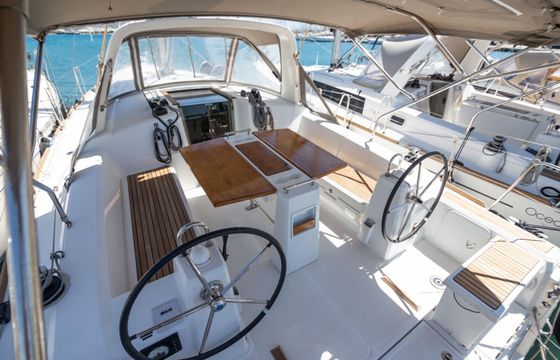 Sailboat BENETEAU OCEANIS 38.1 11.5m