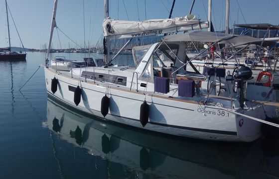 Sailboat BENETEAU OCEANIS 38.1 11.5m