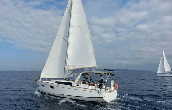 Sailboat BENETEAU OCEANIS 38.1 11.5m