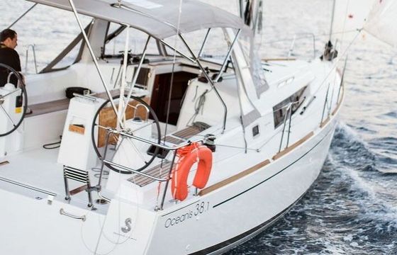 Sailboat BENETEAU OCEANIS 38.1 11.5m
