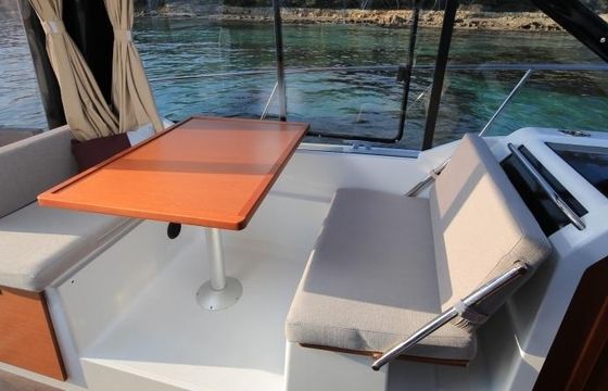 Motorboat Jeanneau Merry Fisher 895 300hp