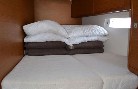 Sailboat Jeanneau Sun Odyssey 519 - 5 + 1 cab. 15.75m
