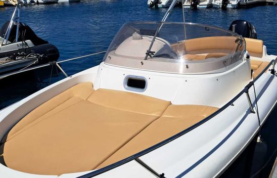 Motorboat Jeanneau cap camarat 7.10 200hp