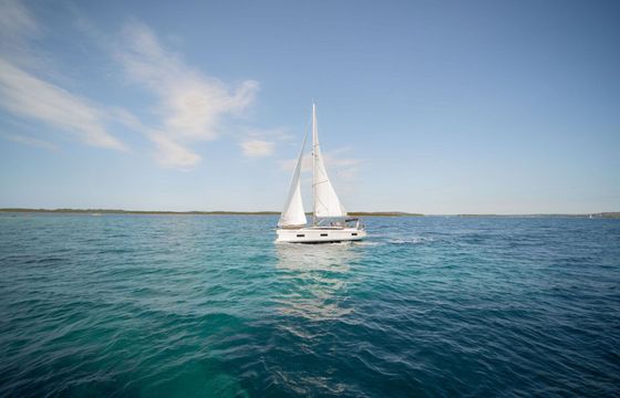 Sailboat Bavaria C42 12m