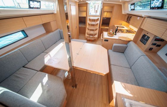 Sailboat Bavaria C42 12m