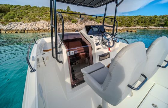 Motorboat Beneteau Flyer 8 SPACEdeck 350hp