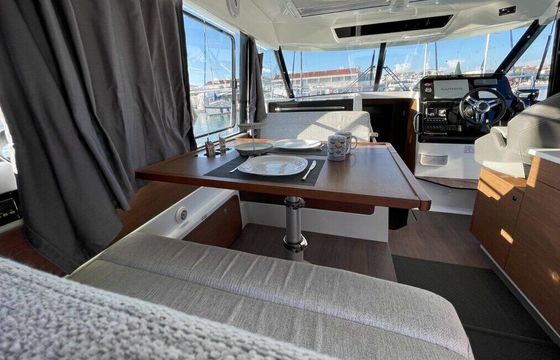 Motorboat Jeanneau Merry Fisher 1095 600hp