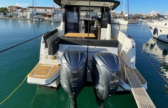 Motorboat Jeanneau Merry Fisher 1095 600hp