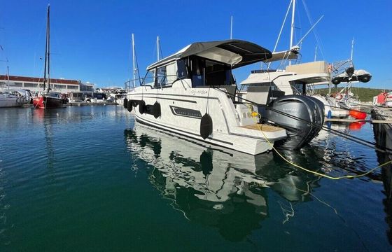 Motorboat Jeanneau Merry Fisher 1095 600hp