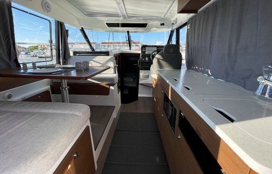 Motorboat Jeanneau Merry Fisher 1095 600hp