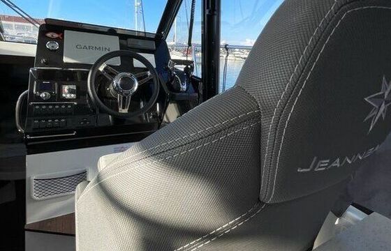 Motorboat Jeanneau Merry Fisher 1095 600hp