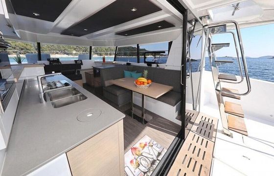 Catamaran Fountaine Pajot My 37 11m