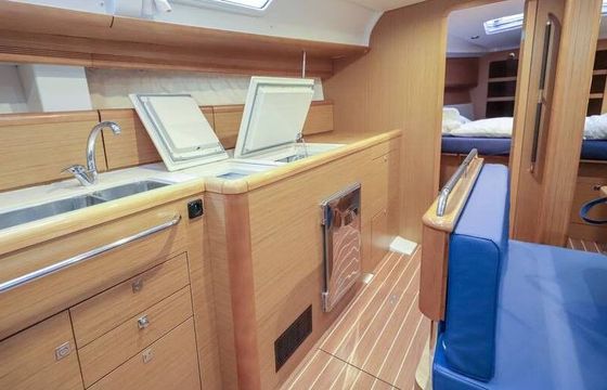 Sailboat Jeanneau Sun Odyssey 44i 13.7m