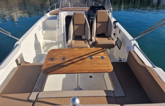 Motorboat Quicksilver Activ 755 Sundeck 225hp