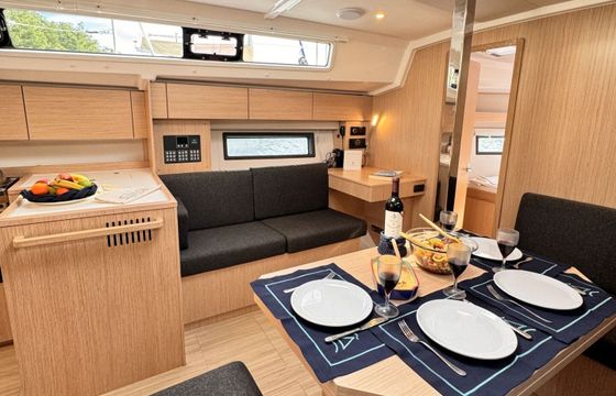 Sailboat Bavaria C42 12.4m