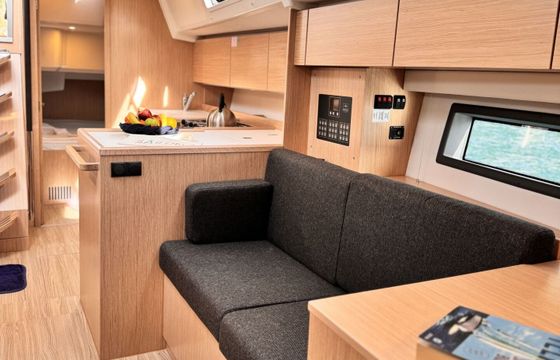 Sailboat Bavaria C42 12.4m