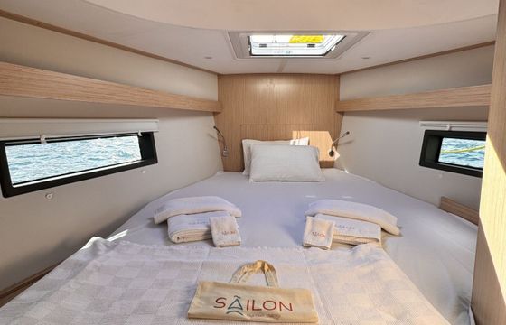 Sailboat Bavaria C42 12.4m