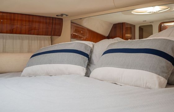 Motorboat Princess V42 520hp