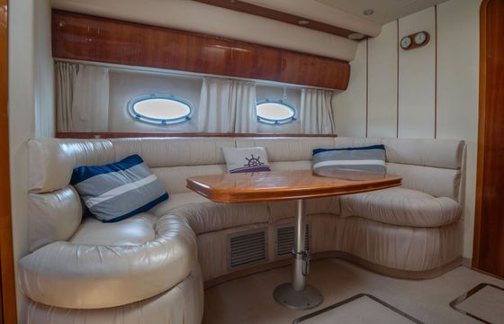 Motorboat Princess V42 520hp