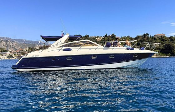 Motorboat Princess V42 520hp
