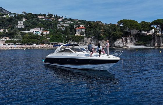 Motorboat Princess V42 520hp
