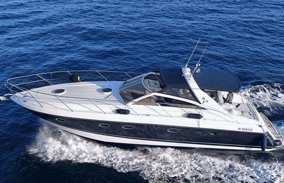 Motorboat Princess V42 520hp