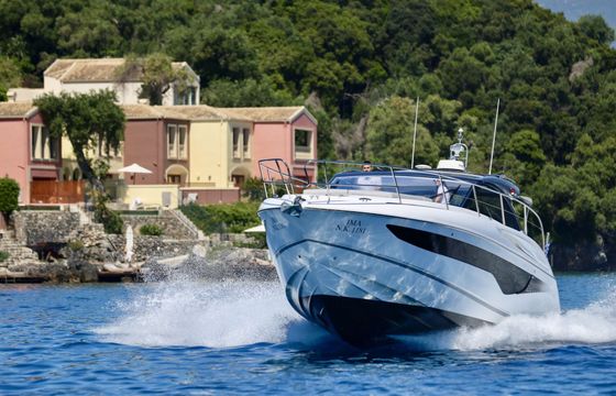 Motorboat Princess V40 680hp