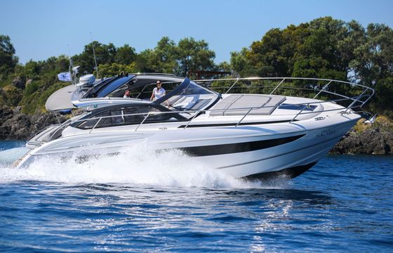 Motorboat Princess V40 680hp