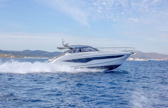 Motorboat Princess V40 680hp